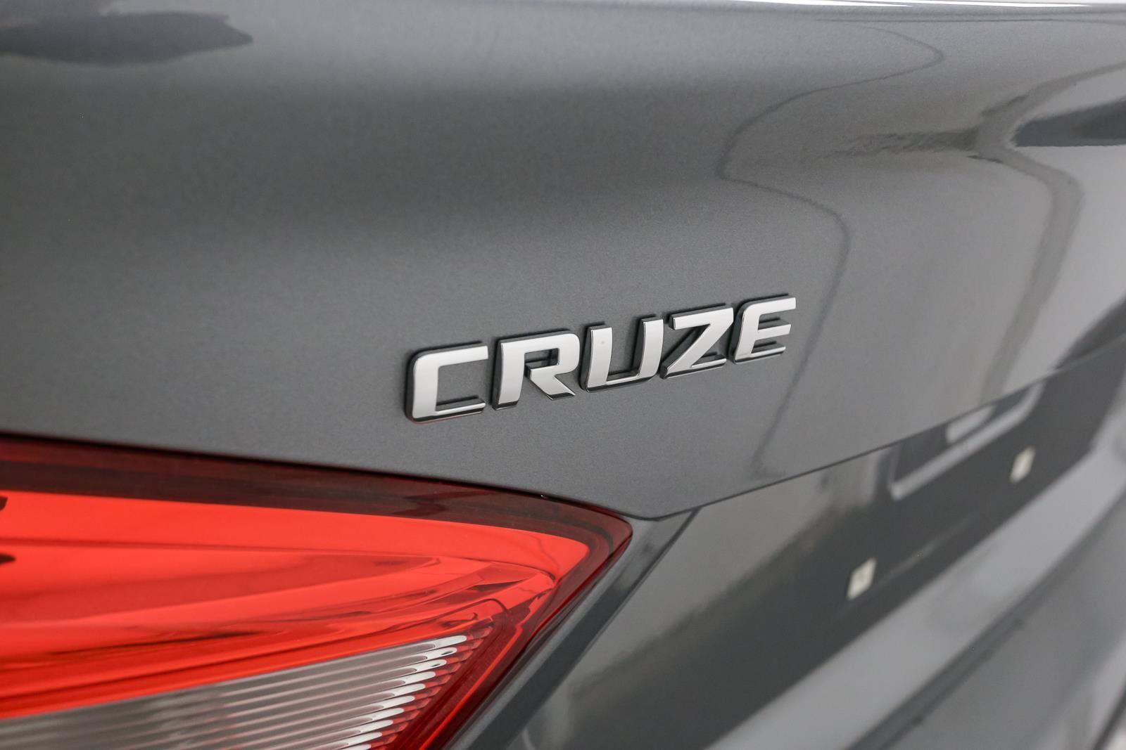 Used 2019 Chevrolet Cruze LT FWD image 10