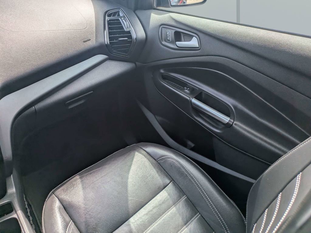 Used 2018 Ford Escape SEL w/ Ford Safe & Smart Package AWD/4WD image 18