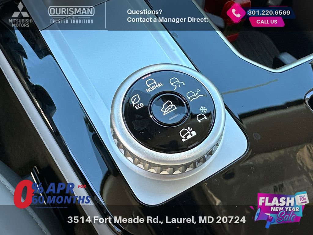 New 2025 Mitsubishi Outlander SE image 28