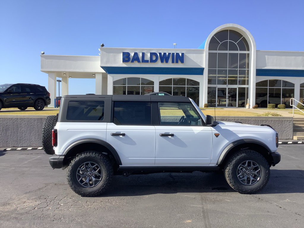 New 2025 Ford Bronco Badlands image 8