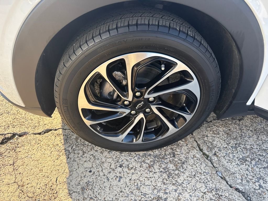 Used 2023 Chevrolet Bolt EUV Premier w/ Sun & Sound Package image 26