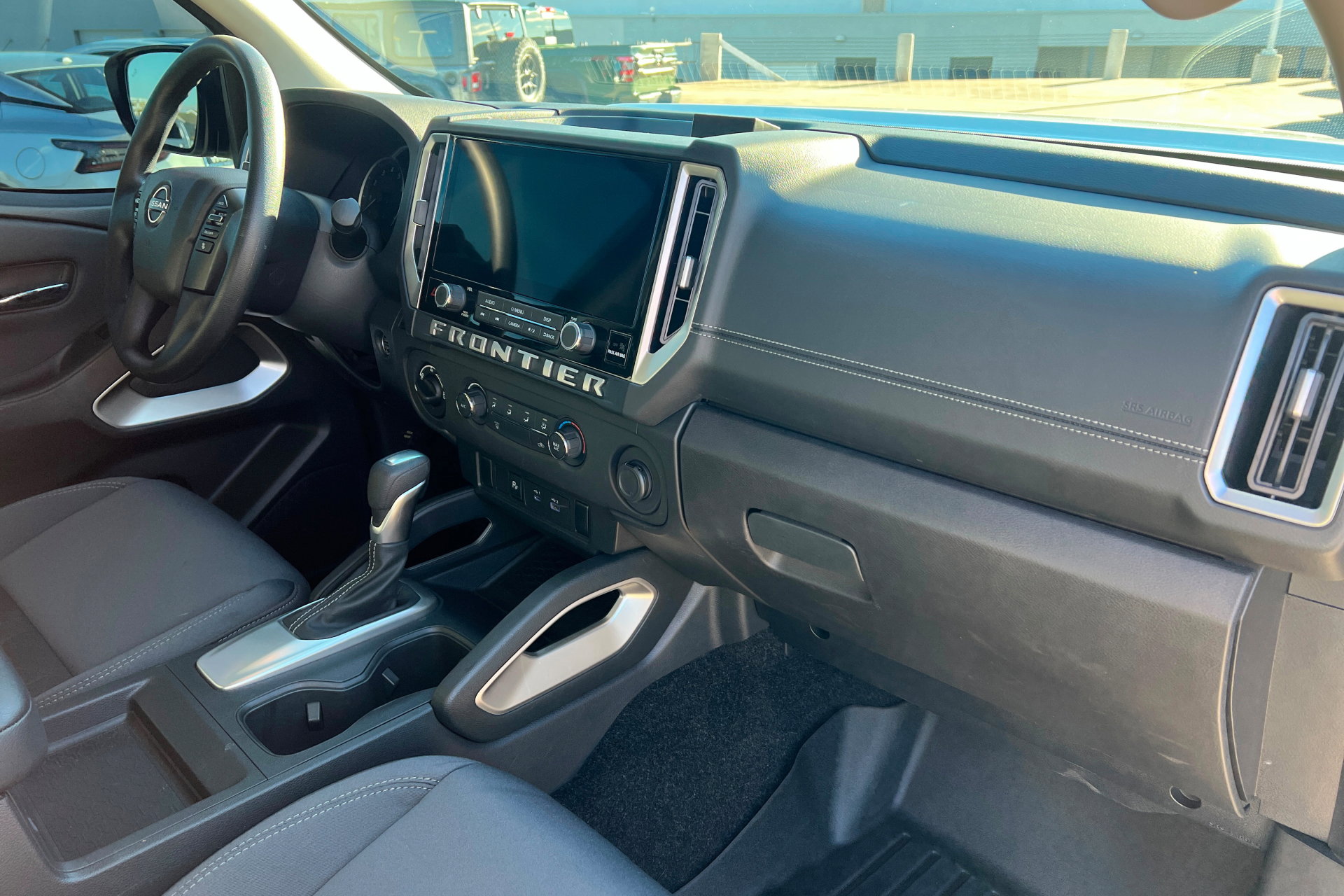 Used 2025 Nissan Frontier SV image 23