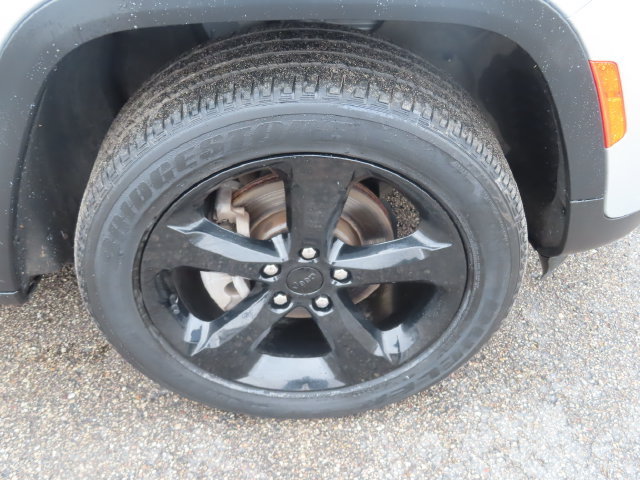 Used 2023 Jeep Grand Cherokee Altitude AWD/4WD image 12