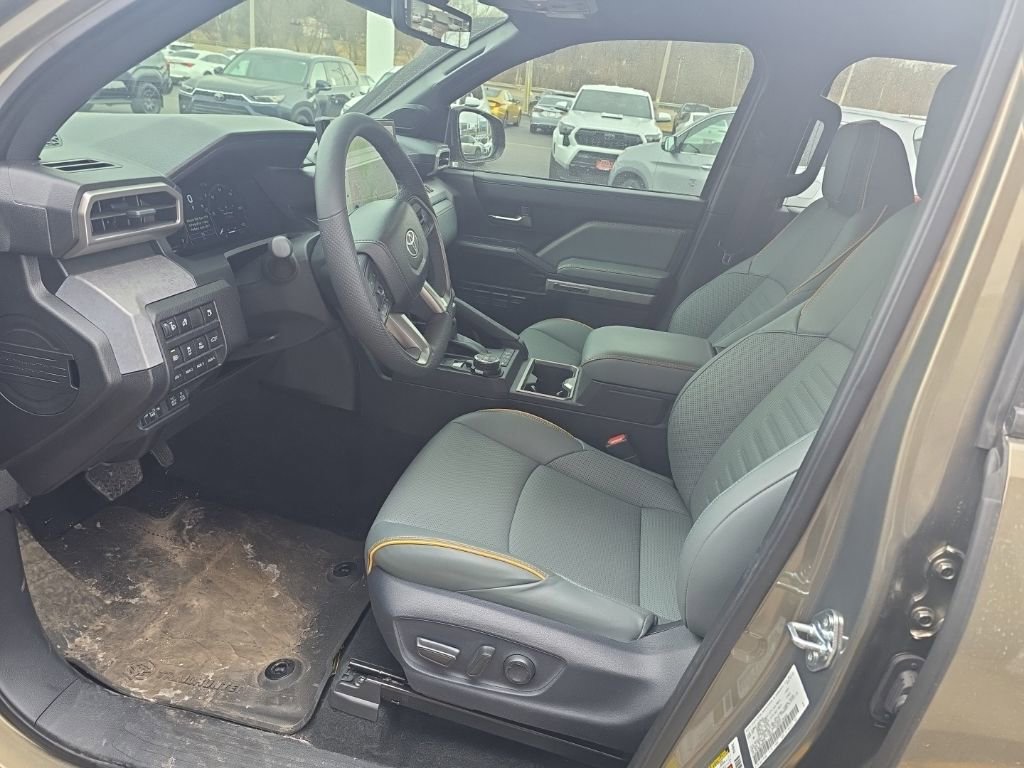 Used 2025 Toyota Tacoma Trailhunter image 14