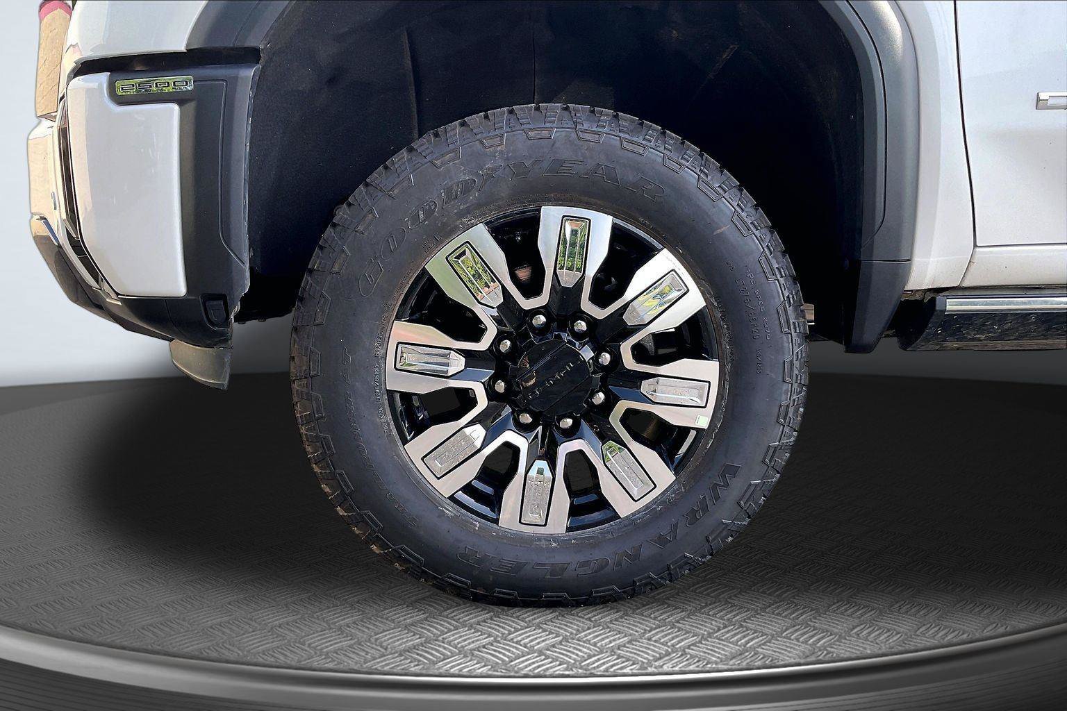 Used 2024 GMC Sierra 2500 Denali Ultimate AWD/4WD image 10
