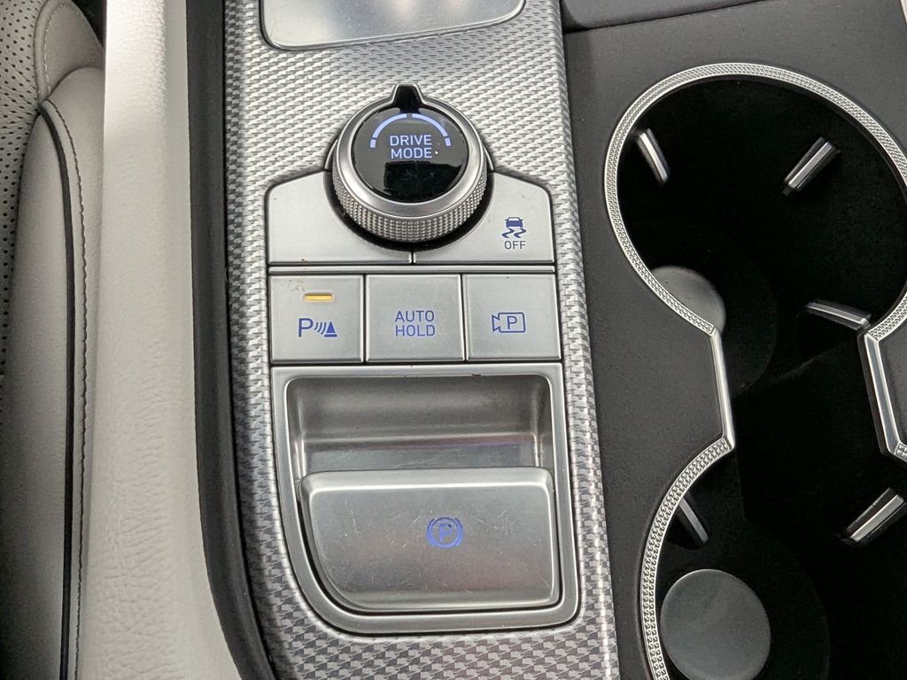 Used 2022 Genesis G70 2.0T w/ Prestige Package RWD image 37