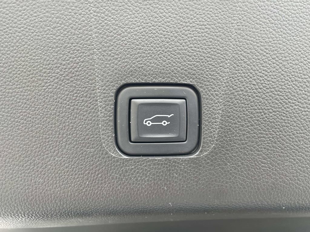 Used 2023 Chevrolet Traverse Premier w/ LPO, Floor Liner Package image 12