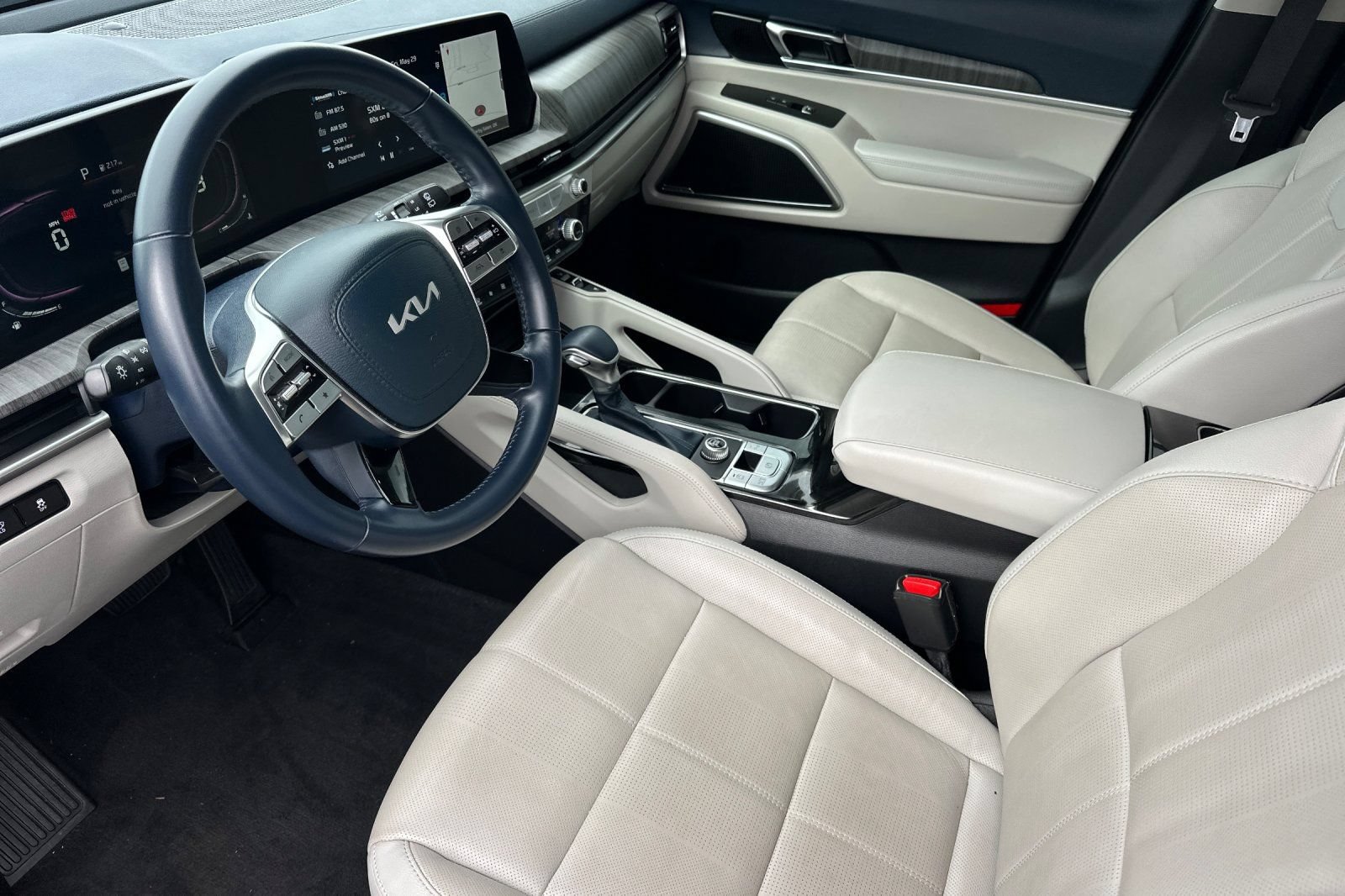 Certified 2023 Kia Telluride EX w/ EX Captain's Chair Package FWD image 10