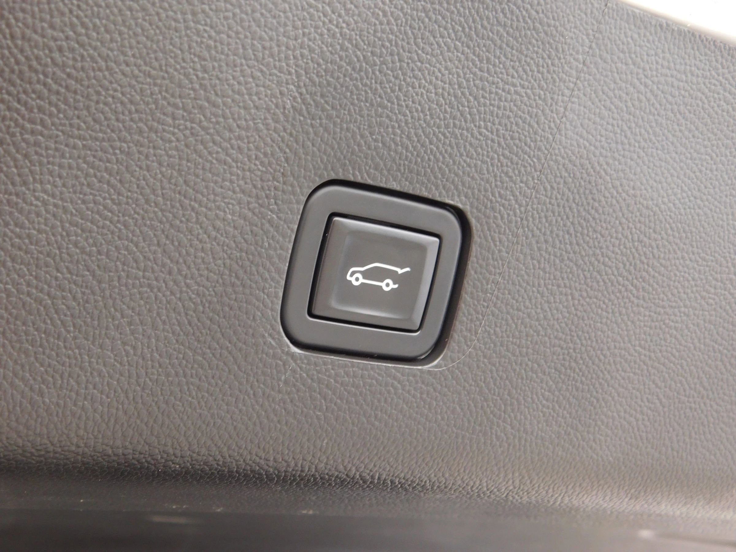 Used 2021 Chevrolet Traverse LT FWD image 8