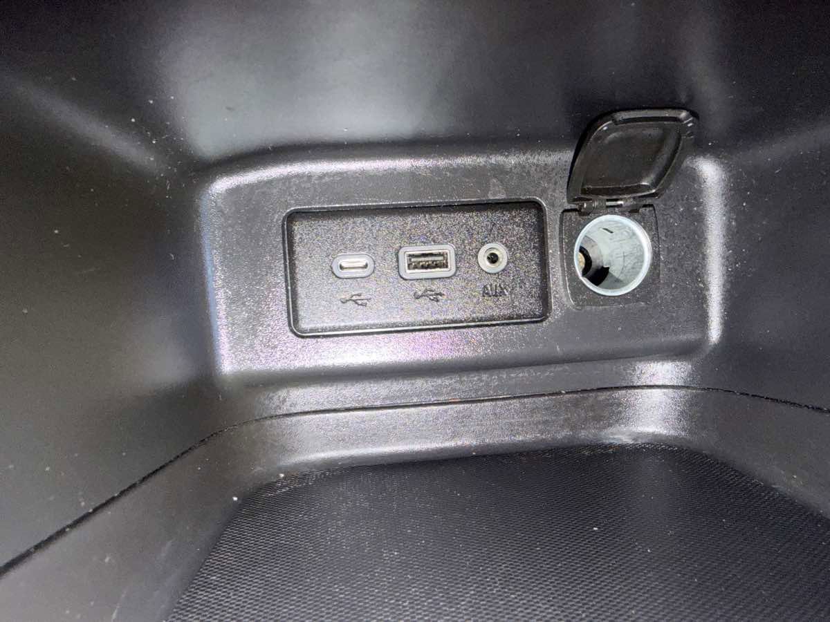 Used 2023 Chevrolet Equinox LS image 37