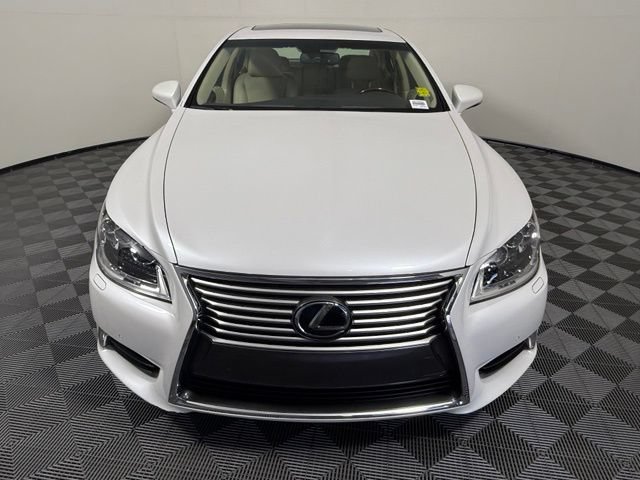Used 2016 Lexus LS 460 w/ Comfort Package RWD image 9