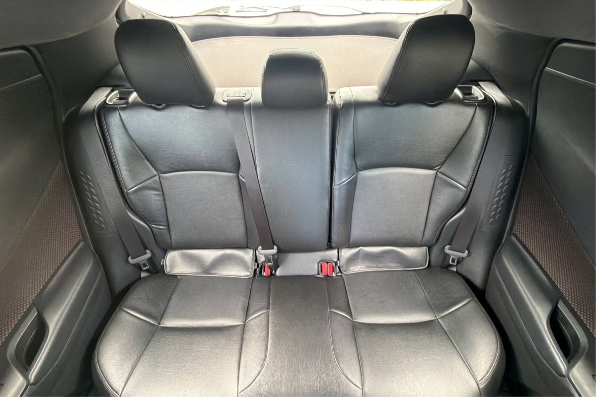 Used 2019 Toyota C-HR Limited FWD image 13