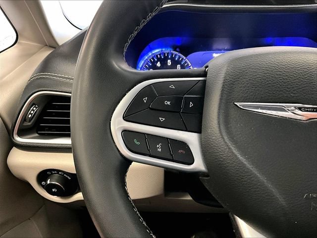 Used 2022 Chrysler Pacifica Limited AWD/4WD image 17