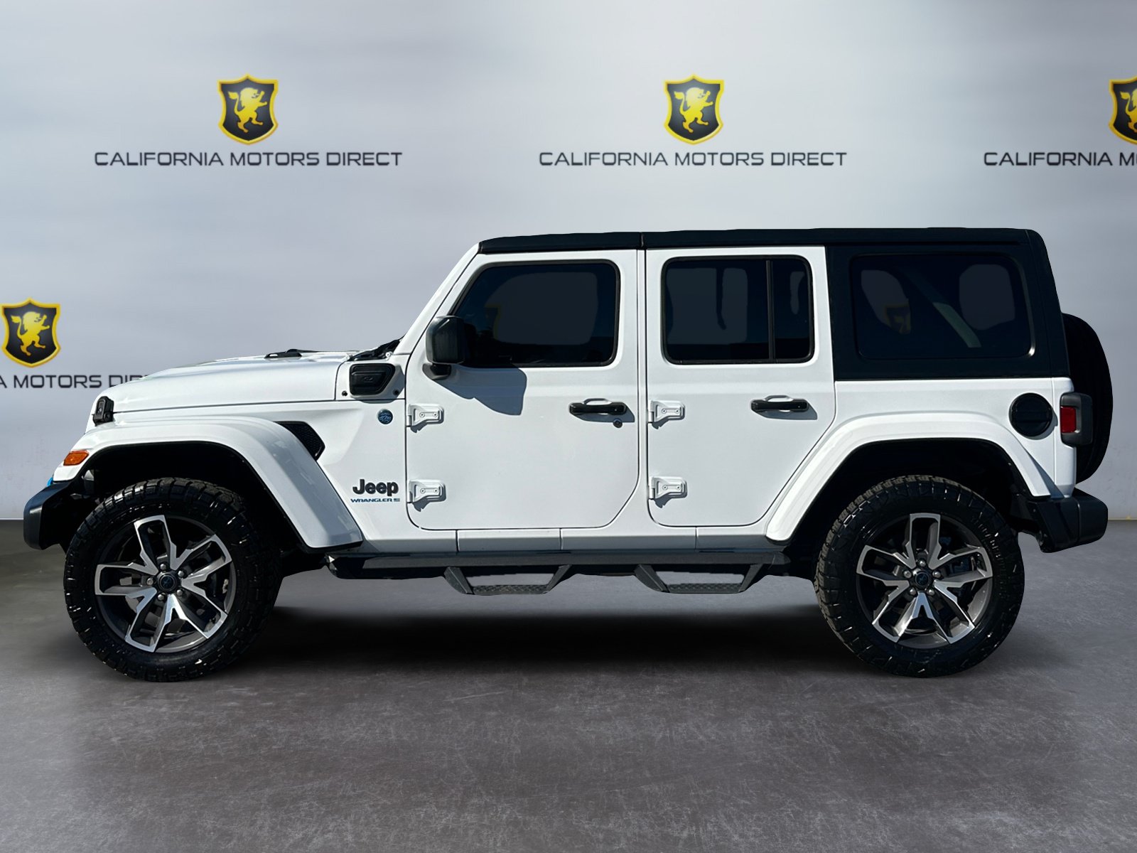 Used 2024 Jeep Wrangler Unlimited AWD/4WD image 2