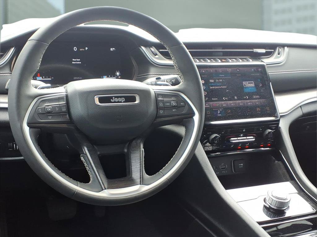 Used 2023 Jeep Grand Cherokee Limited w/ Black Appearance Package RWD image 2