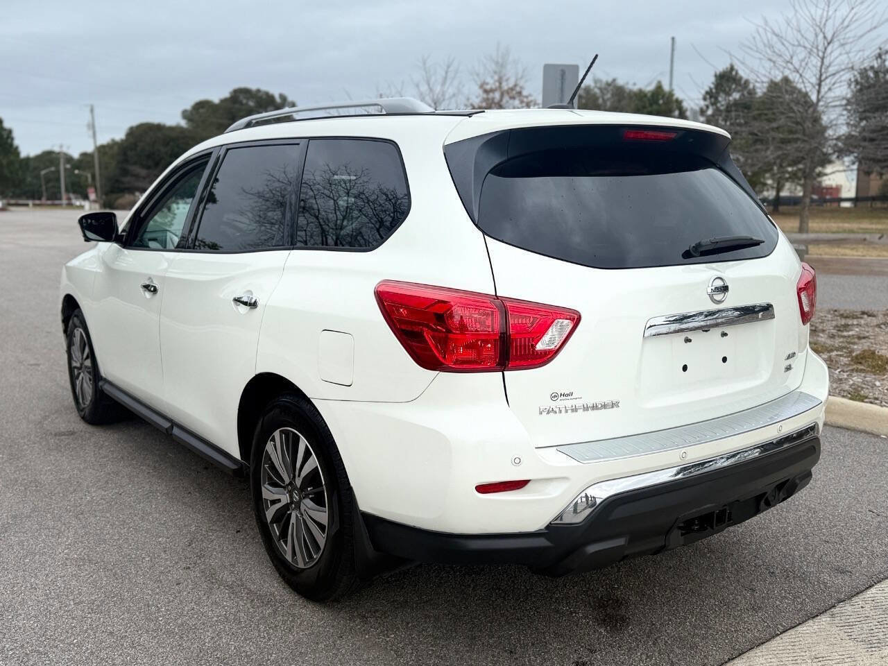 Used 2017 Nissan Pathfinder SL w/ SL Premium Package image 6