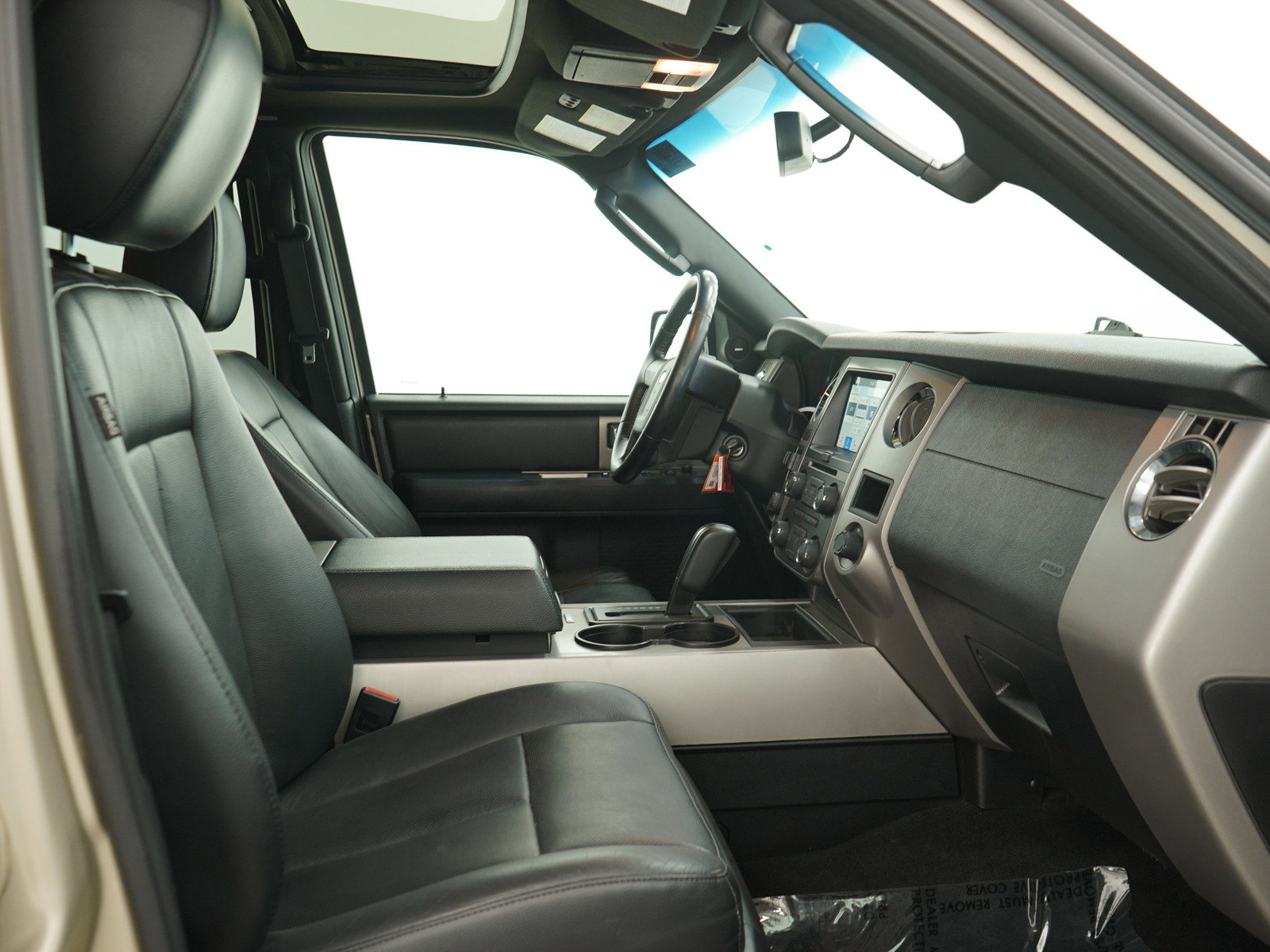 Used 2017 Ford Expedition XLT w/ Equipment Group 202A AWD/4WD image 11