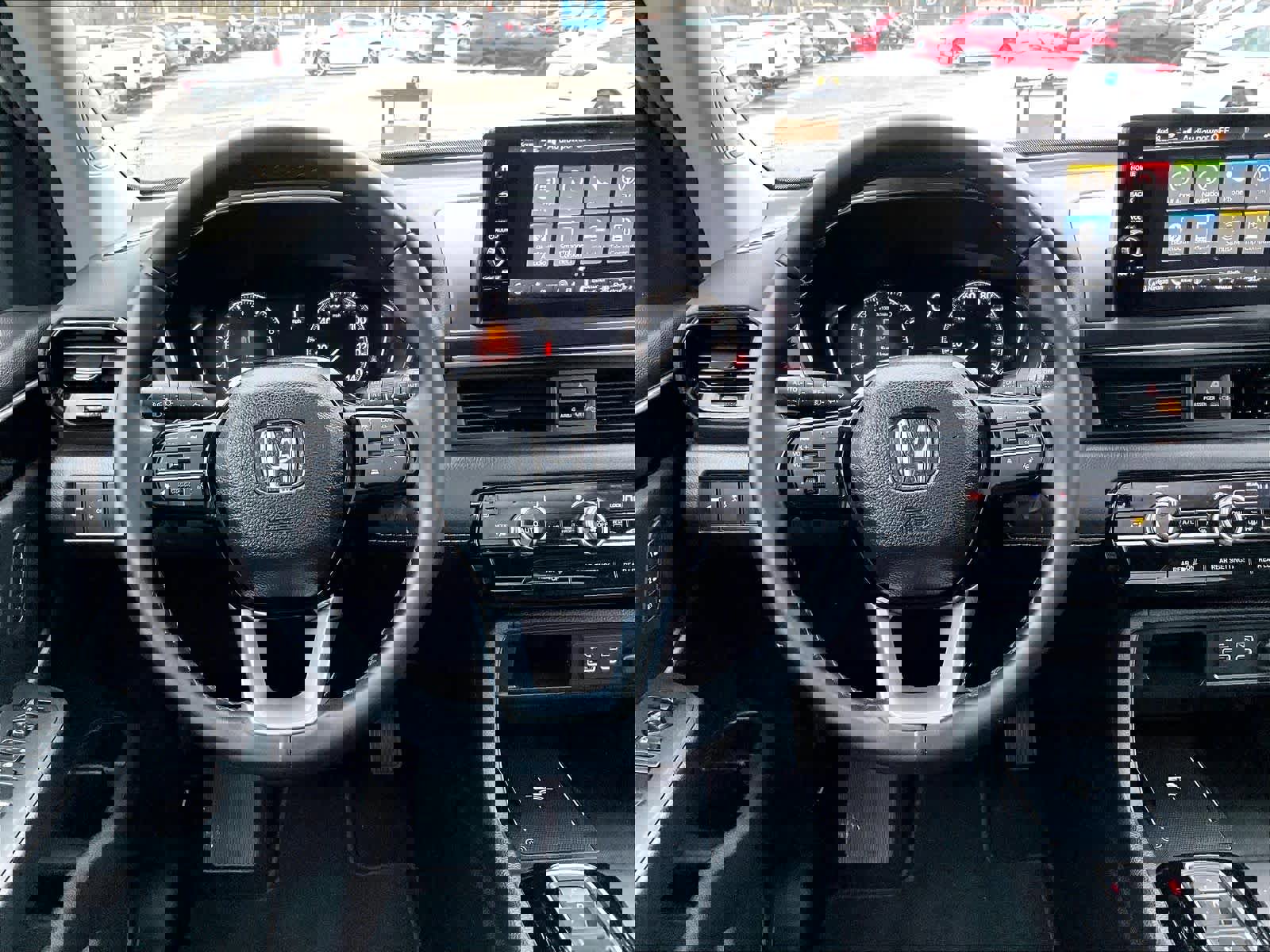 Used 2025 Honda Pilot Touring image 17