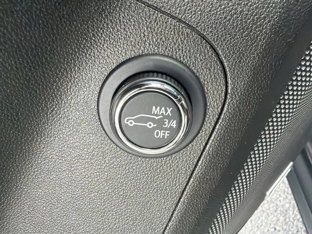 Used 2023 GMC Acadia AT4 AWD/4WD image 30