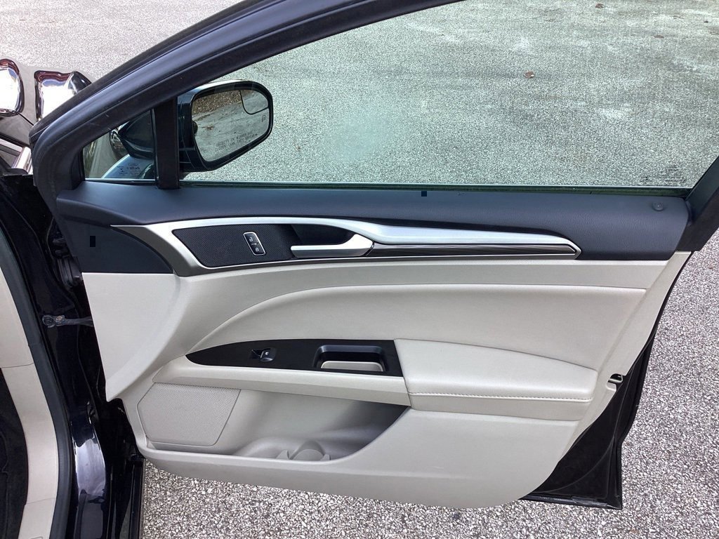 Used 2017 Ford Fusion SE image 20
