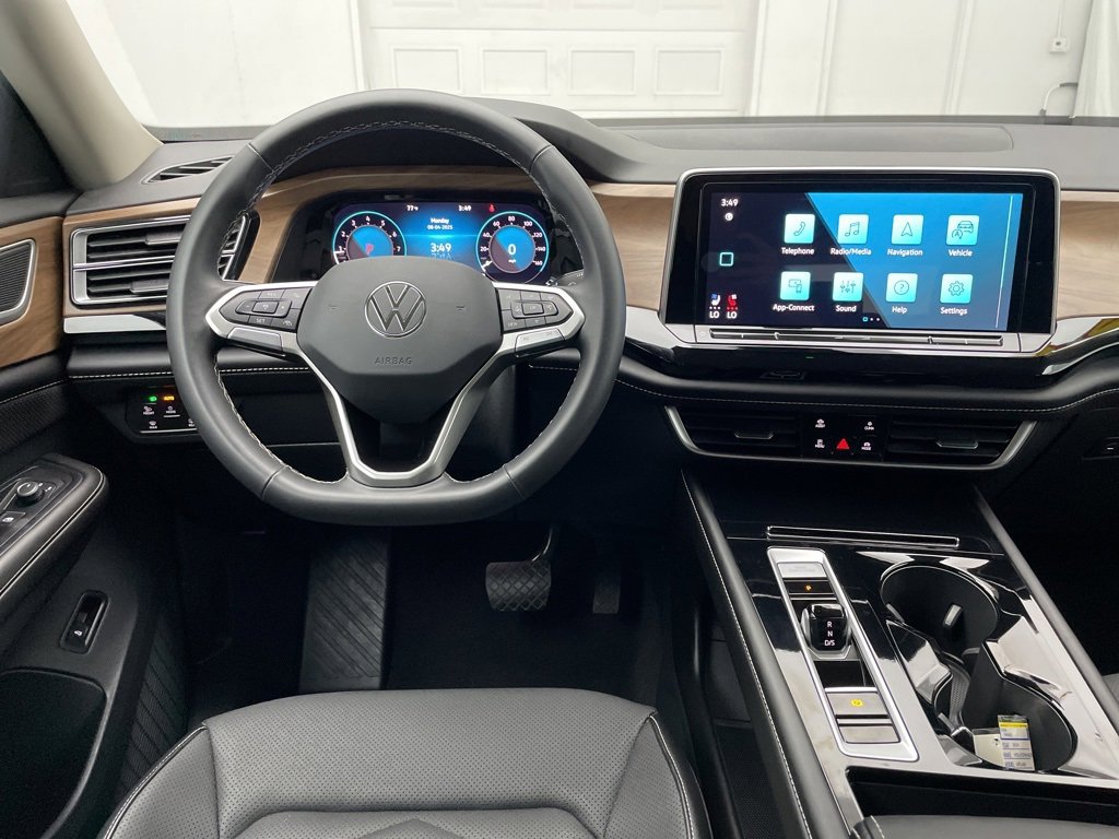 Used 2024 Volkswagen Atlas SE image 16