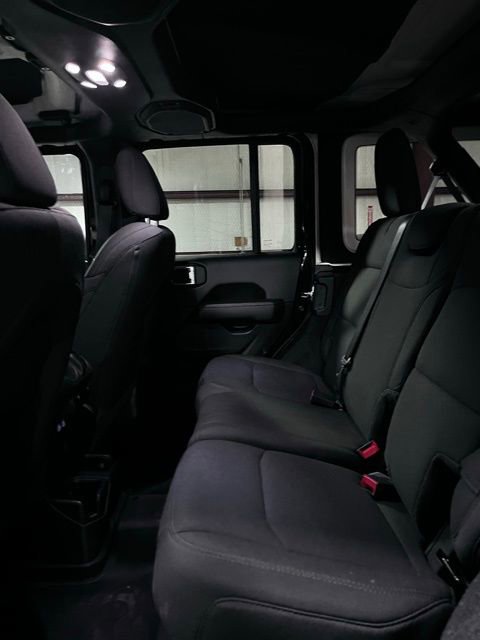 Used 2022 Jeep Wrangler Unlimited Sahara image 14