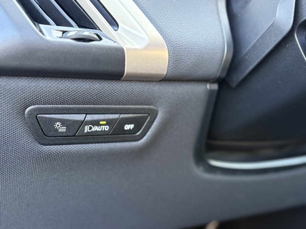 Used 2025 BMW iX xDrive50 w/ Sport Package image 15