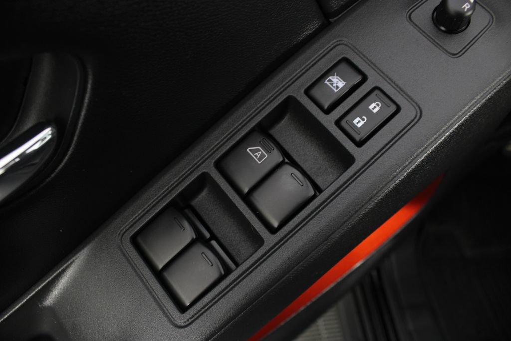 Used 2025 Nissan Frontier PRO-4X AWD/4WD image 14