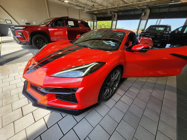 Used 2024 Chevrolet Corvette Z06 RWD image 3