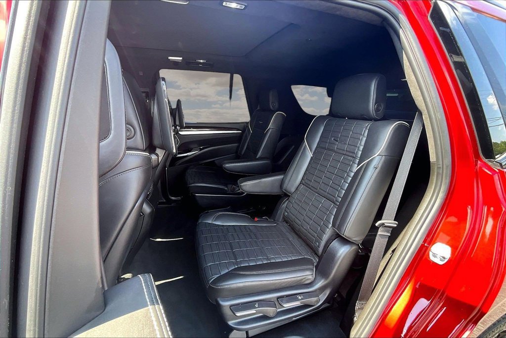 Certified 2025 Cadillac Escalade Sport Platinum w/ LPO, ONYX Package AWD/4WD image 22