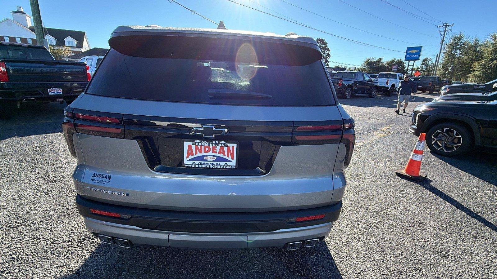 New 2027 Chevrolet Traverse LT w/ Driver Confidence Package FWD image 9