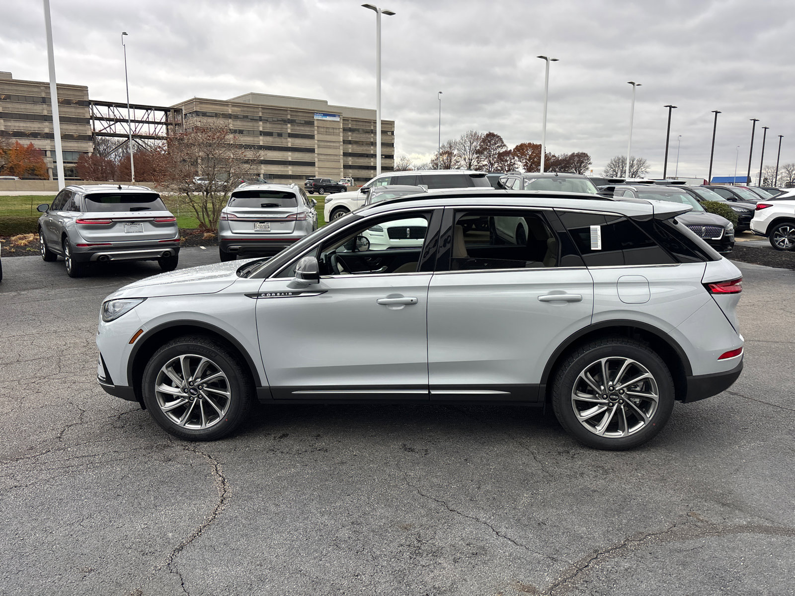 New 2026 Lincoln Corsair Premiere image 4