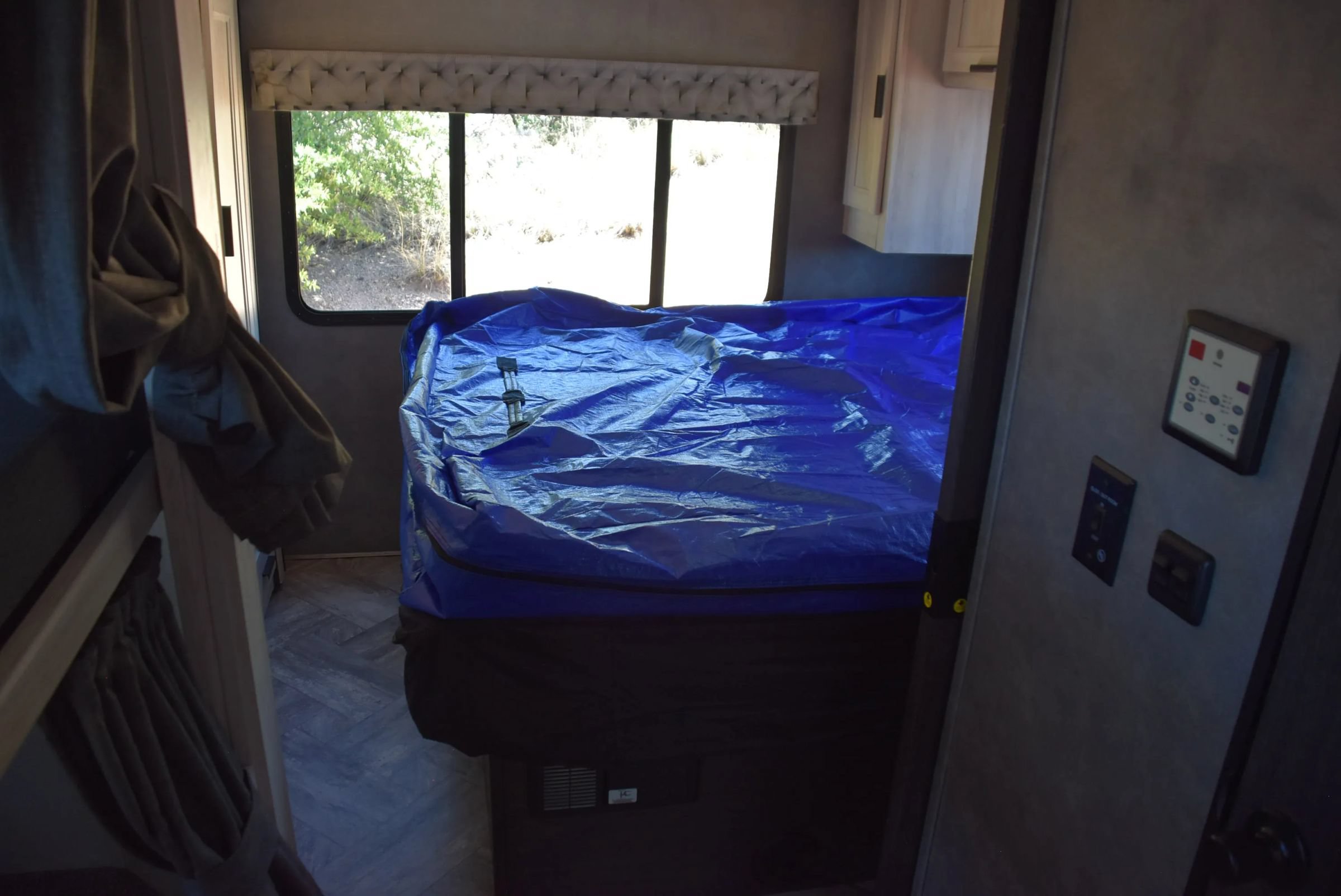 Used 2022 Ford E-450 and Econoline 450 Super Duty w/ Motorhome Prep Package RWD image 22