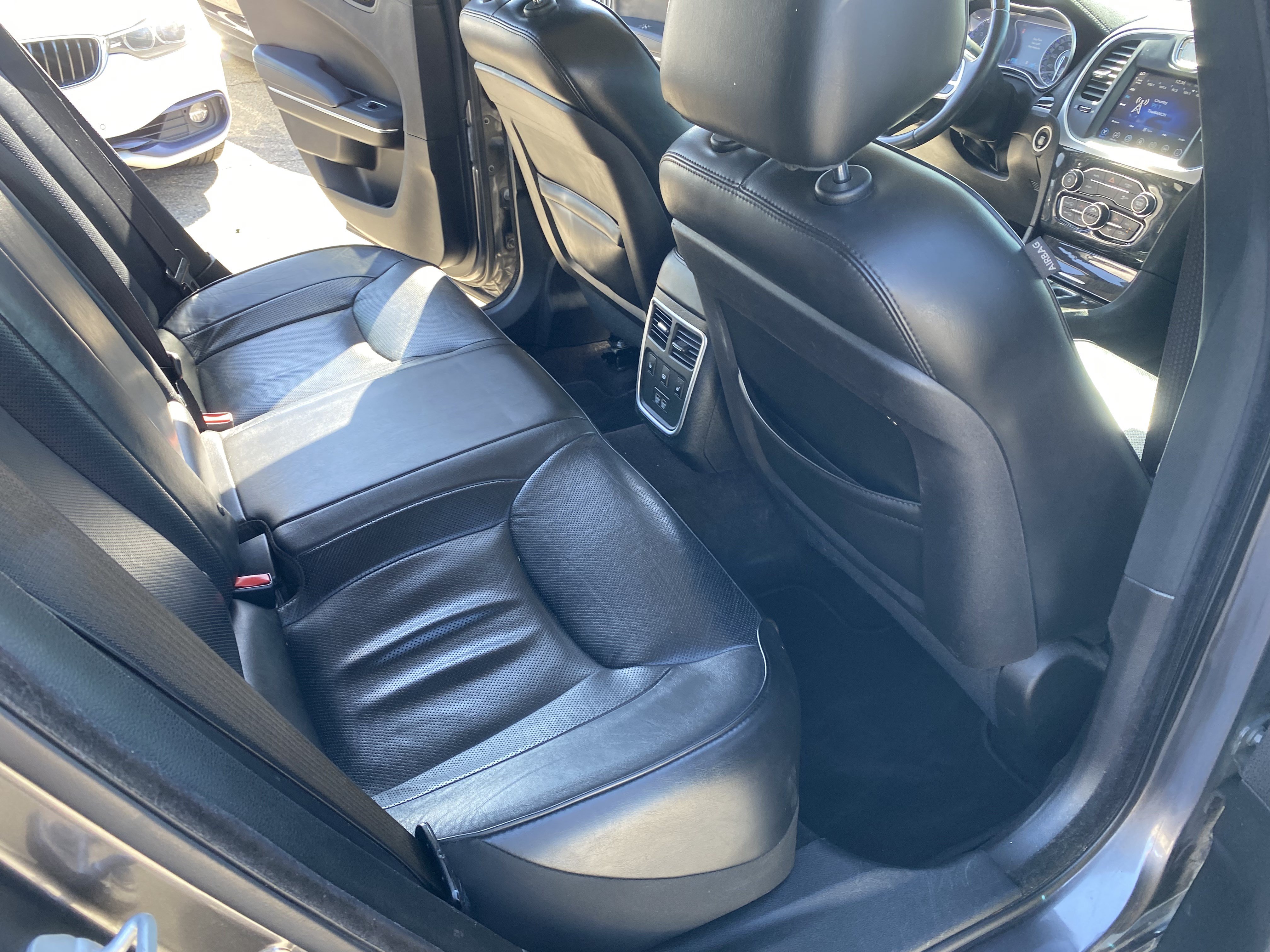 Used 2017 Chrysler 300 C RWD image 17