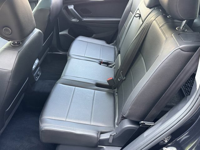 Used 2018 Volkswagen Tiguan SEL FWD image 26