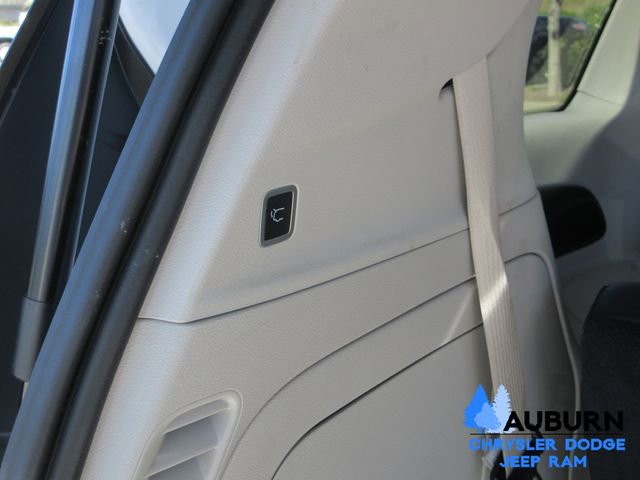 Used 2022 Chrysler Pacifica Touring-L image 8