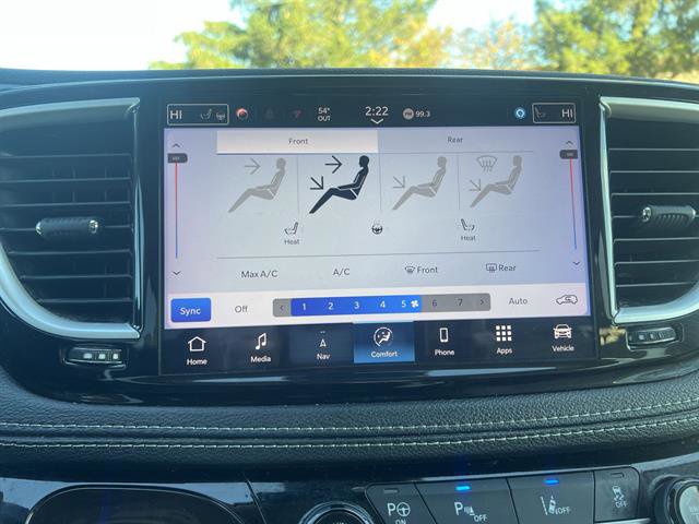 Used 2021 Chrysler Pacifica Touring-L image 12