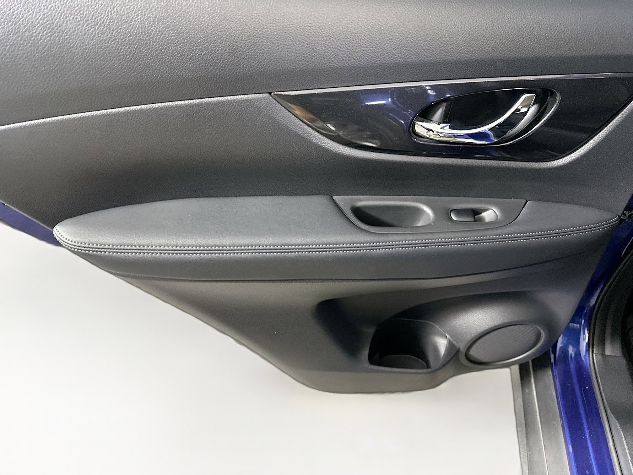 Used 2018 Nissan Rogue SV w/ Premium Package image 24