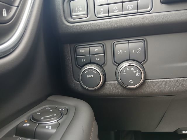 Certified 2023 Chevrolet Suburban High Country image 29