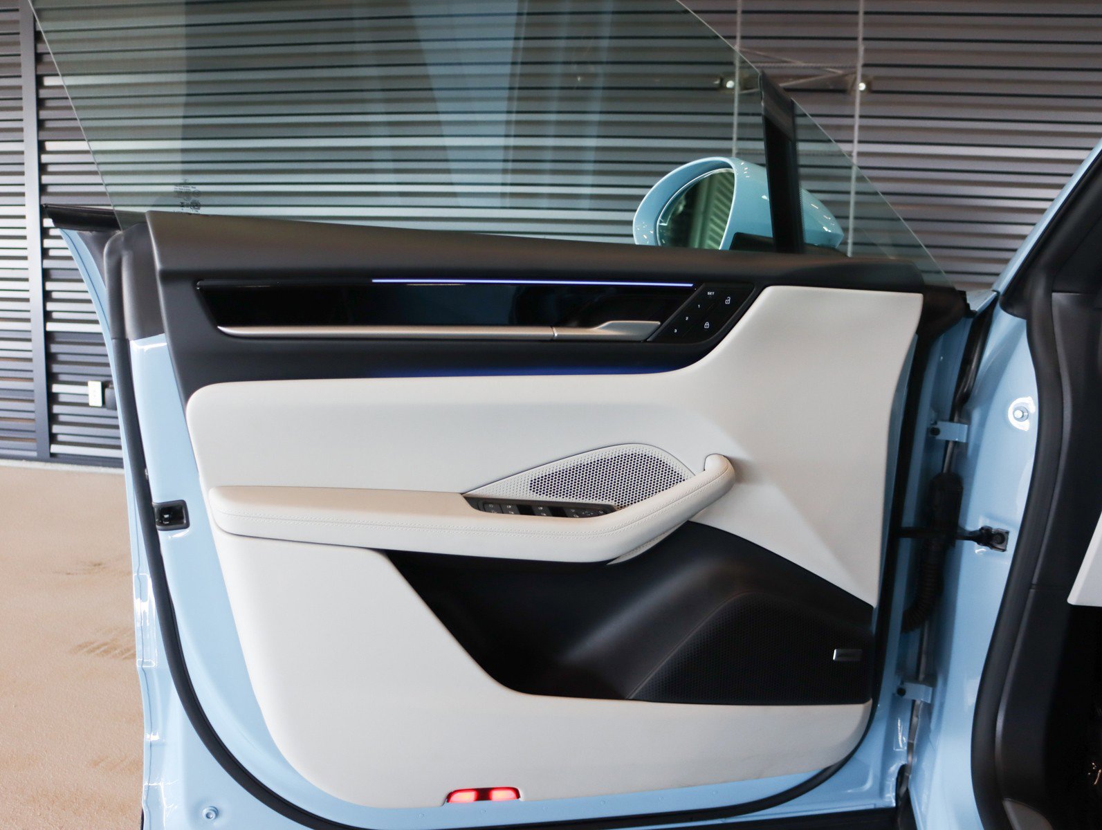 Used 2025 Porsche Macan Electric image 23