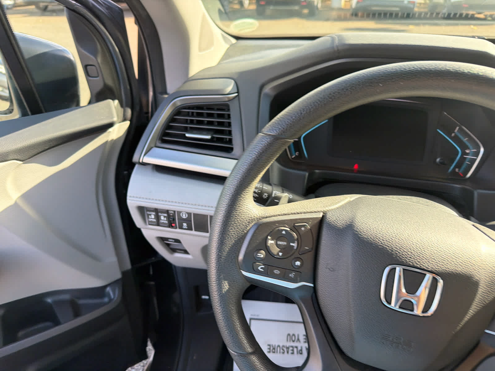Used 2024 Honda Odyssey EX image 8