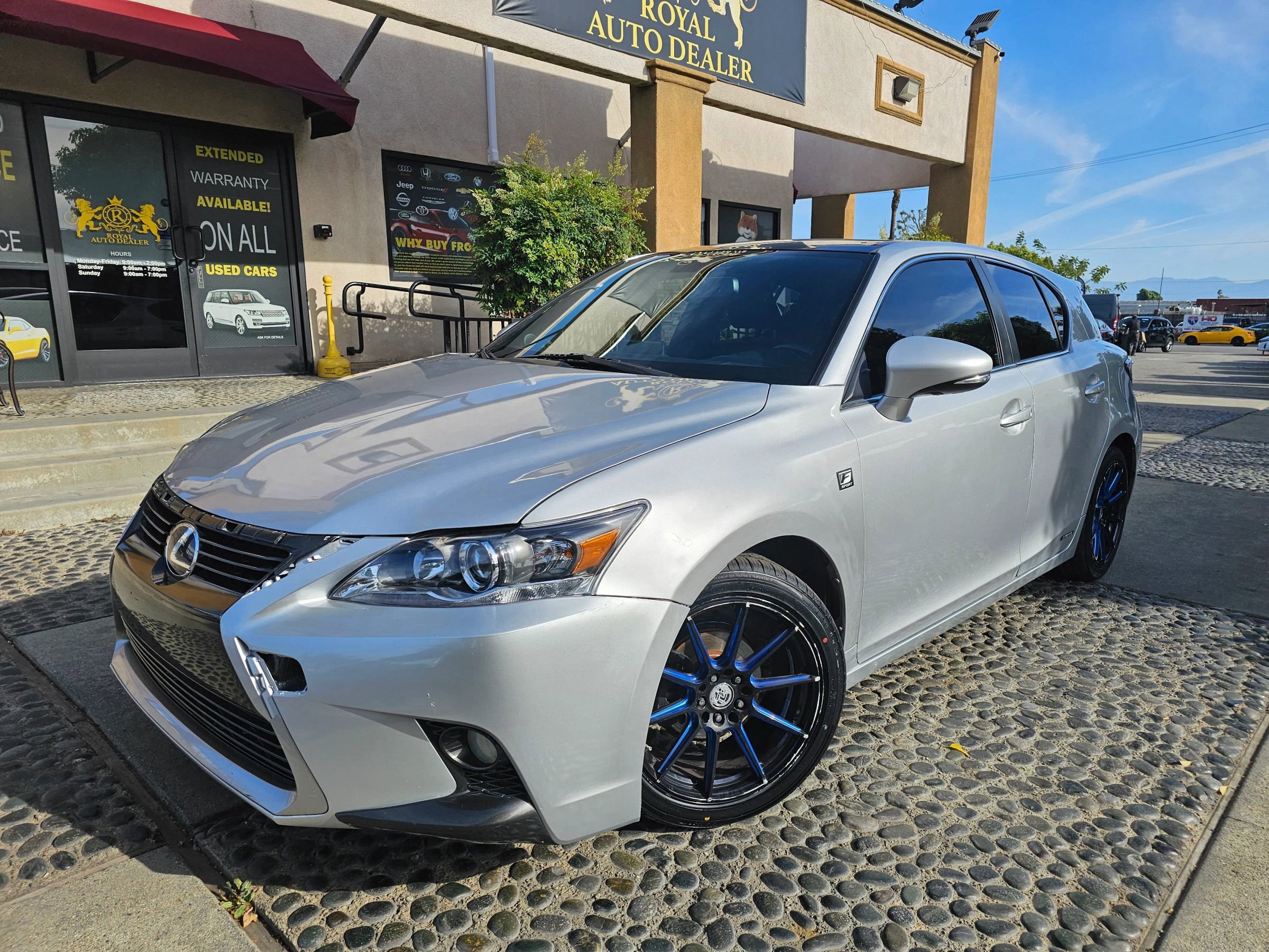 Used 2015 Lexus CT 200h w/ Navigation Package image 2