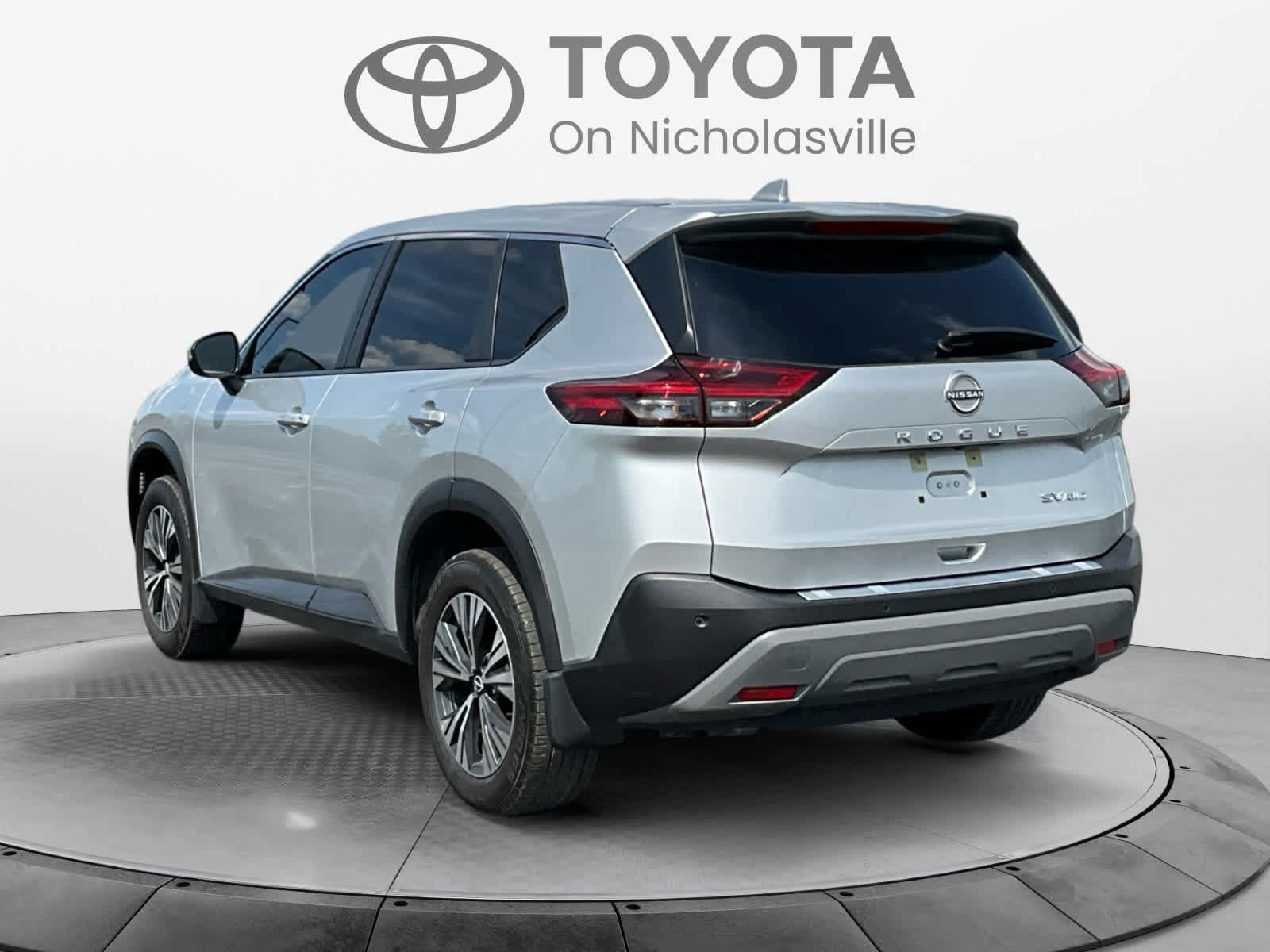 Used 2023 Nissan Rogue SV AWD/4WD image 3