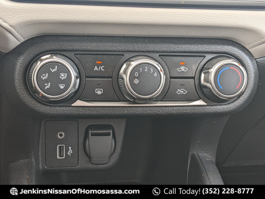 Used 2022 Nissan Versa SV FWD image 37
