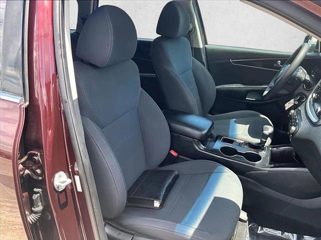 Used 2019 Kia Sorento LX image 9
