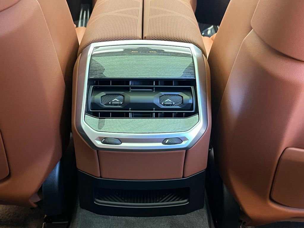 New 2026 BMW 740i w/ Executive Package image 9