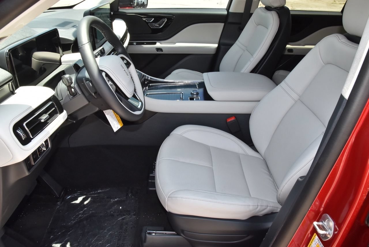 New 2026 Lincoln Aviator 2WD image 13
