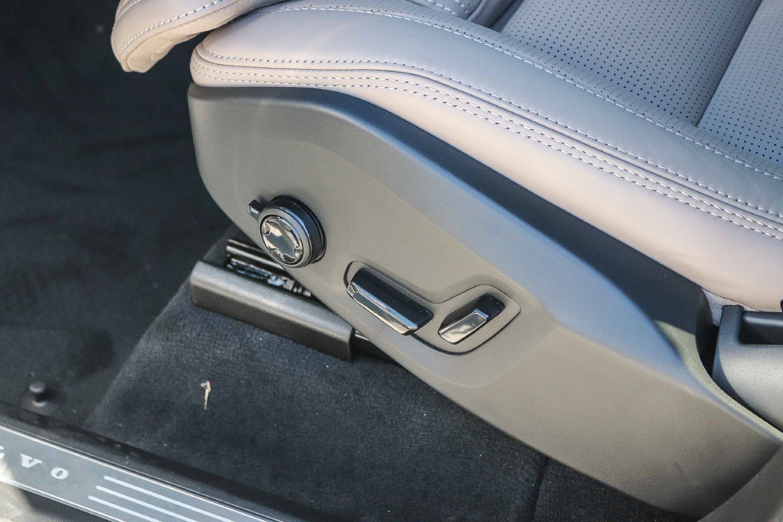 New 2027 Volvo XC90 B6 Ultra AWD/4WD image 21