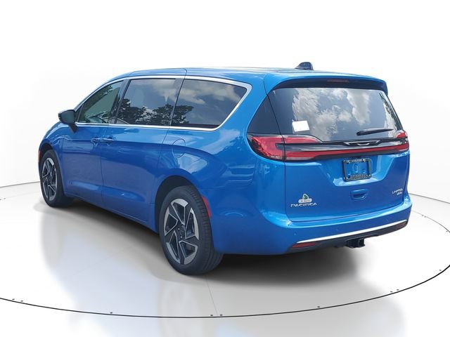 New 2027 Chrysler Pacifica Limited AWD/4WD image 3