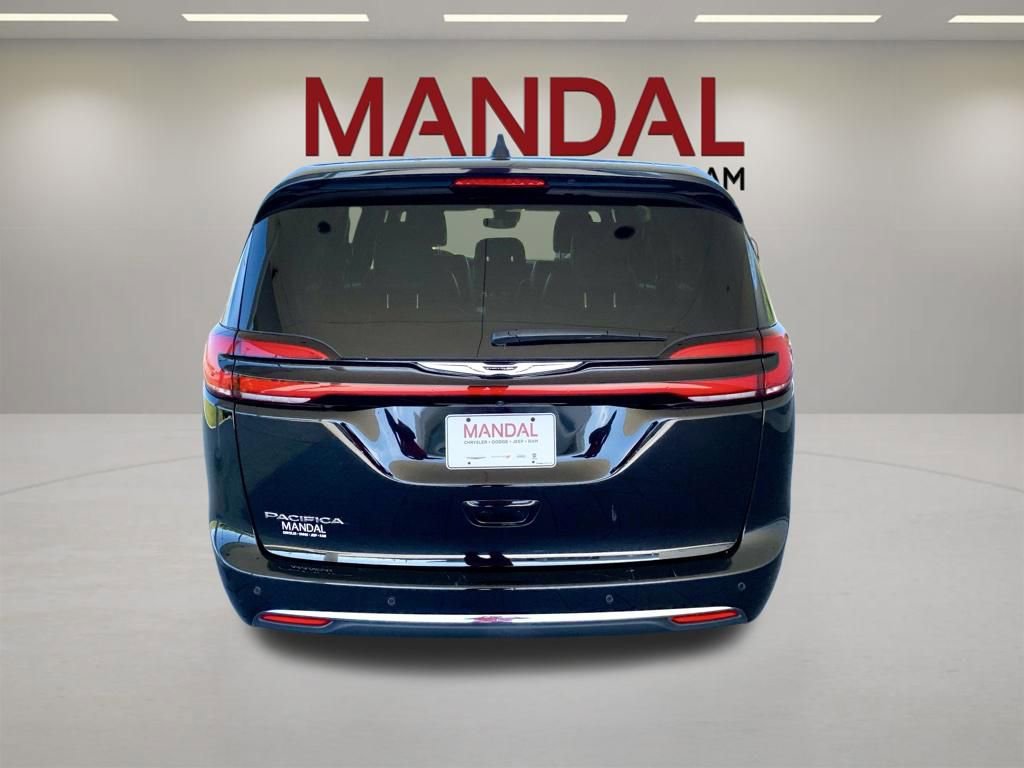 Used 2025 Chrysler Pacifica Select FWD image 7